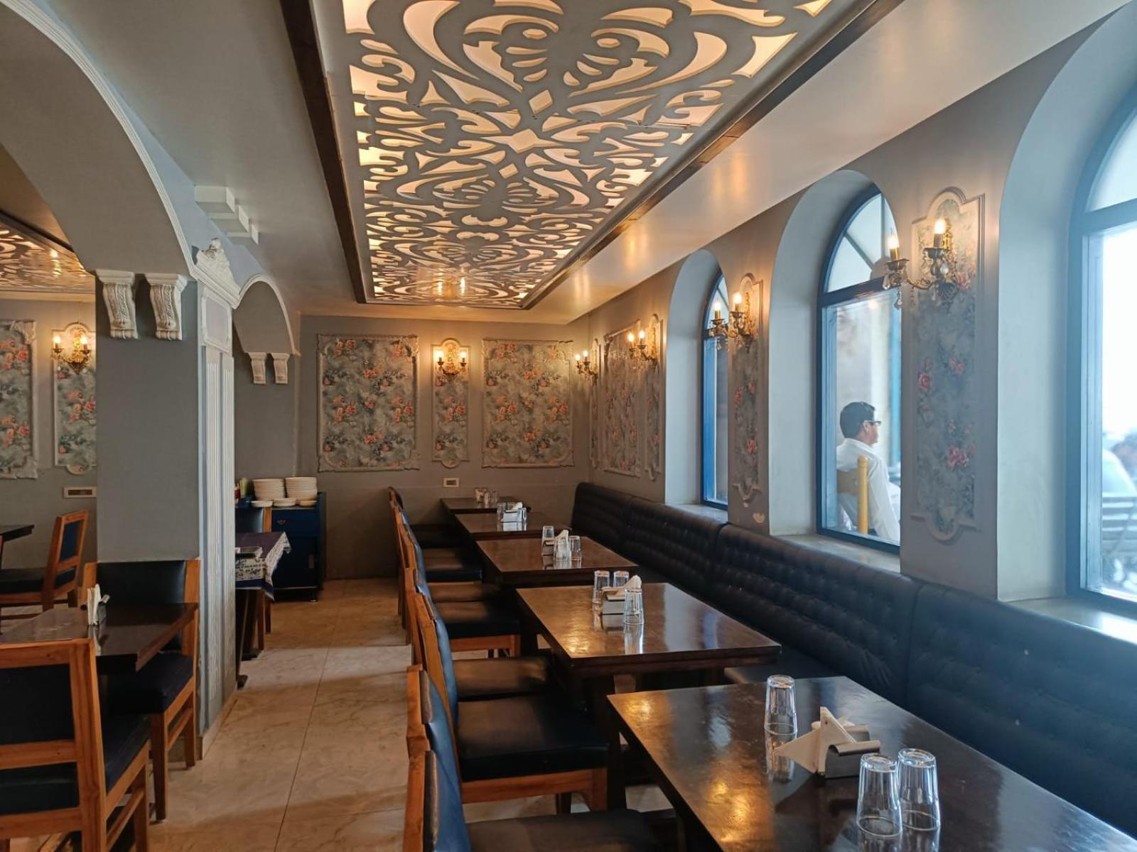 Maya Hotel & Restaurant Agra  Exteriör bild