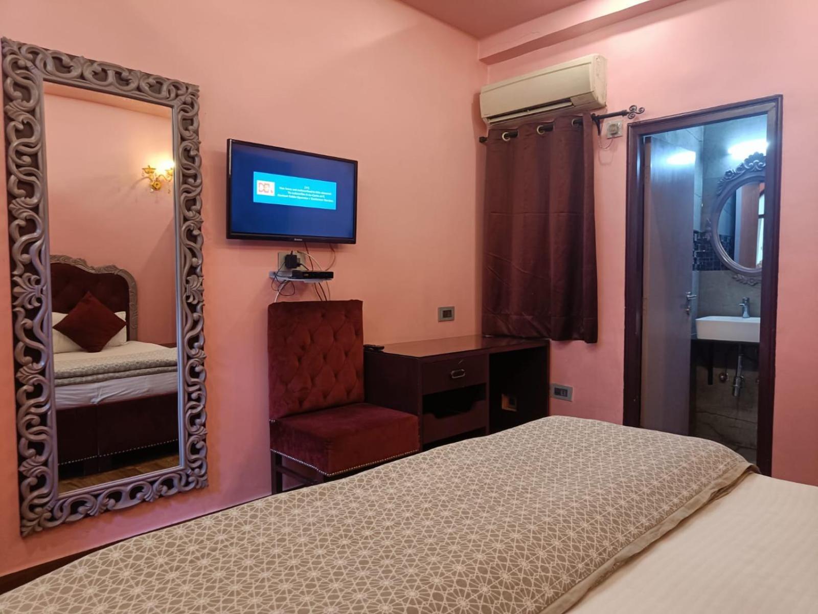 Maya Hotel & Restaurant Agra  Exteriör bild