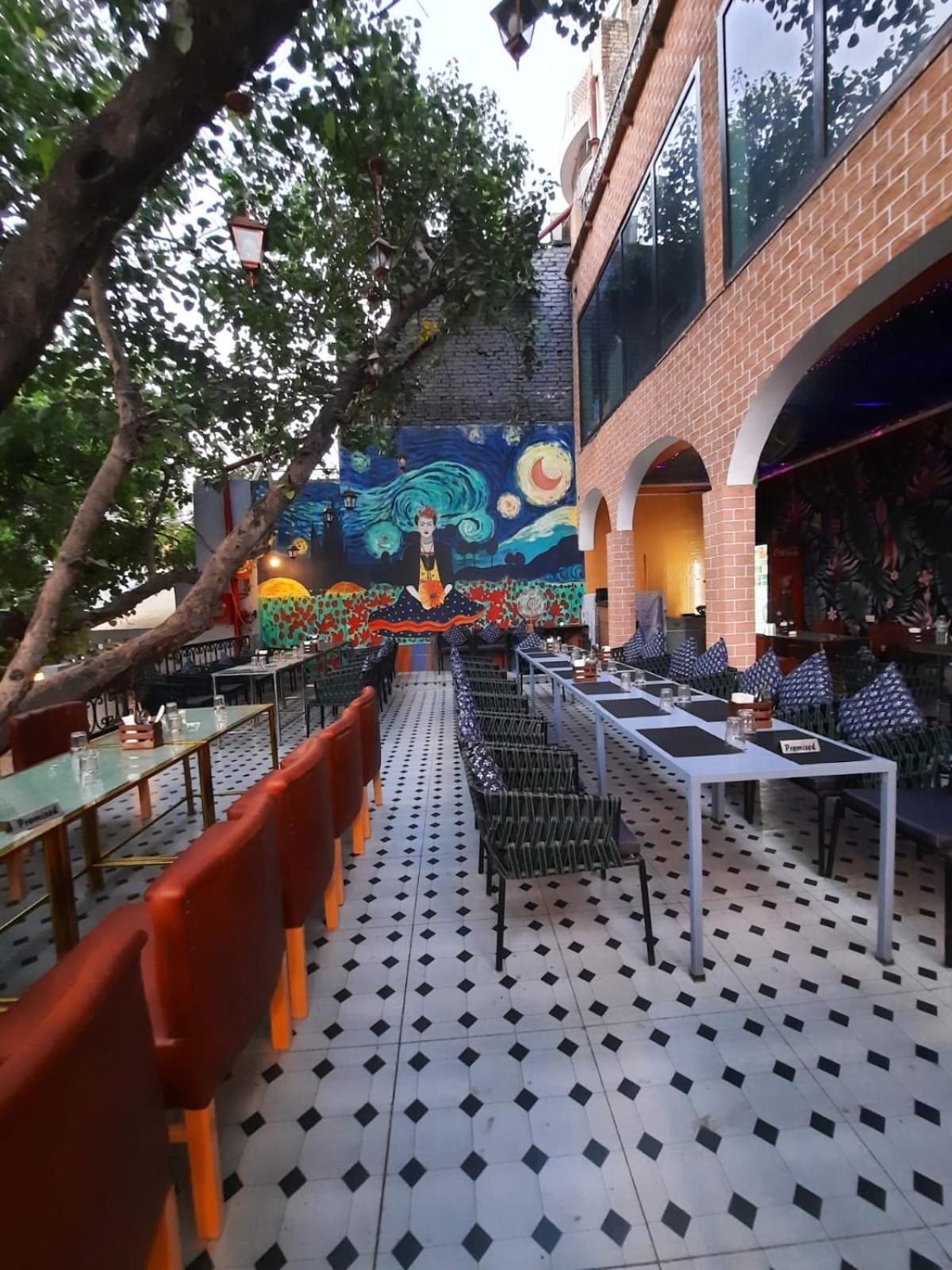 Maya Hotel & Restaurant Agra  Exteriör bild